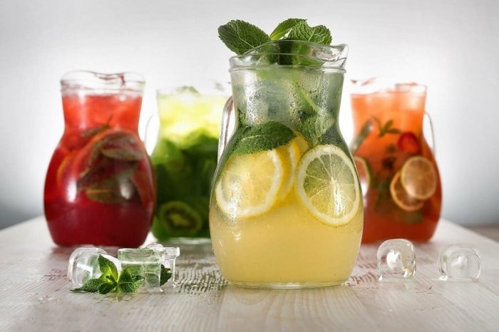 8 освежающих напитков, которые помогут пережить жару, и  их легко приготовить дома
