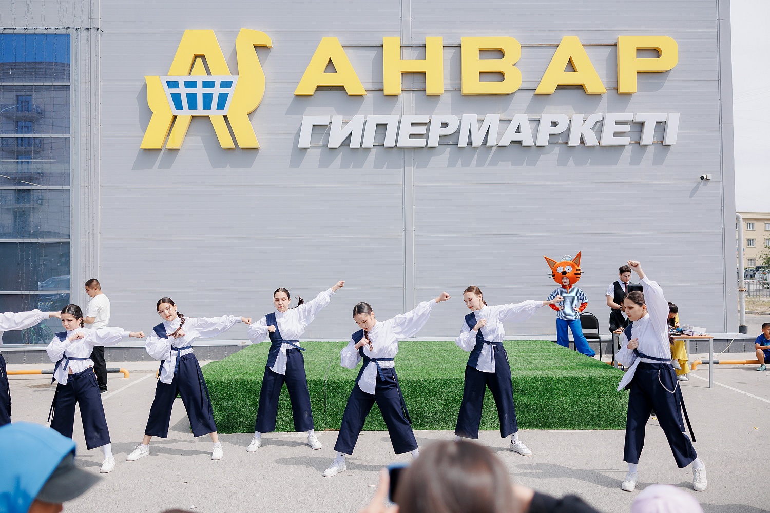 «АНВАР» гипермаркетіне – 3 жыл! | Гипермаркету «АНВАР» — 3 года!